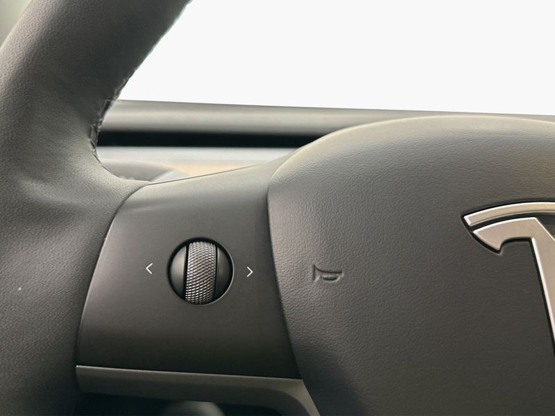 Tesla Model Y bild 16