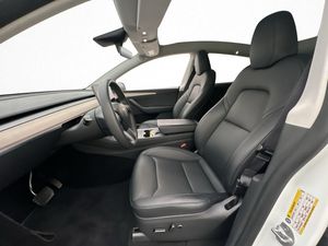 Tesla Model Y bild 13