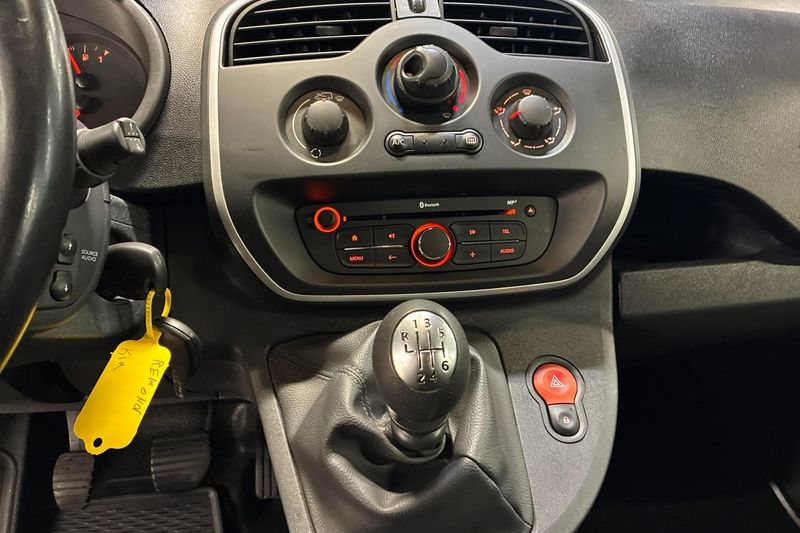 Nissan NV250 bild 24