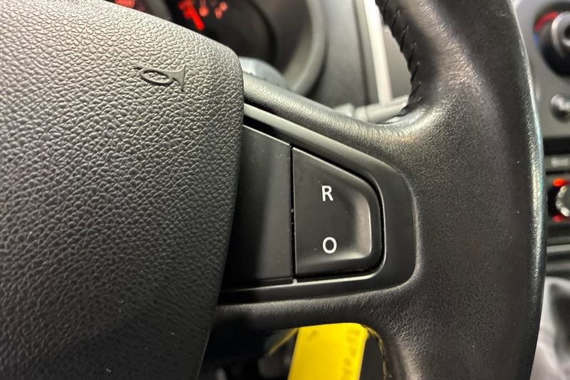 Nissan NV250 bild 23