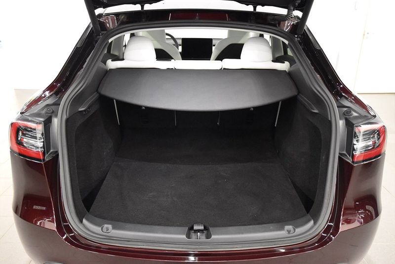 Tesla Model Y bild 26