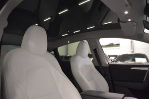 Tesla Model Y bild 13