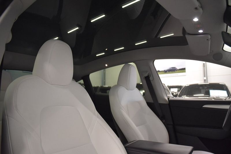 Tesla Model Y bild 13