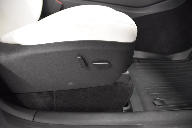 Tesla Model Y bild 15