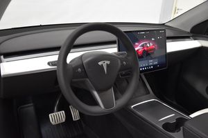 Tesla Model Y bild 8