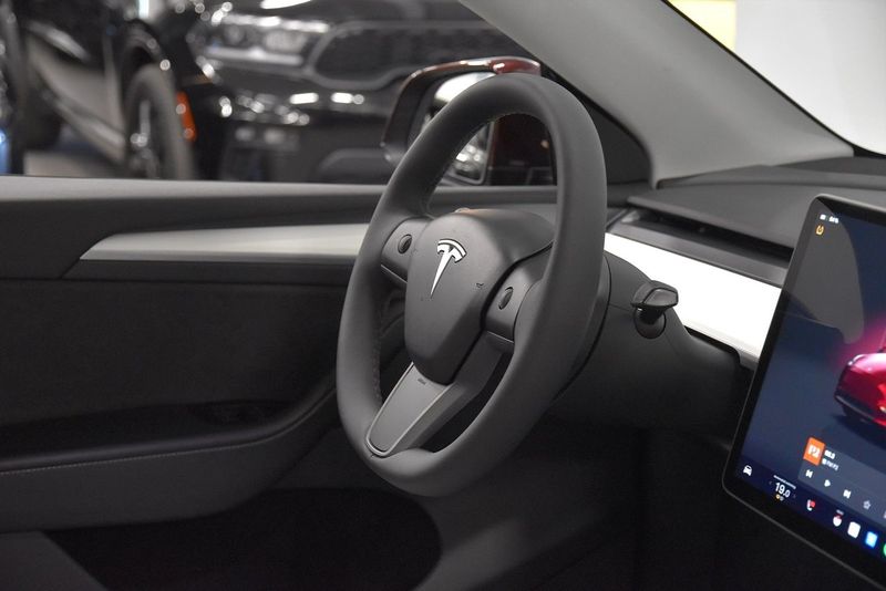 Tesla Model Y bild 9