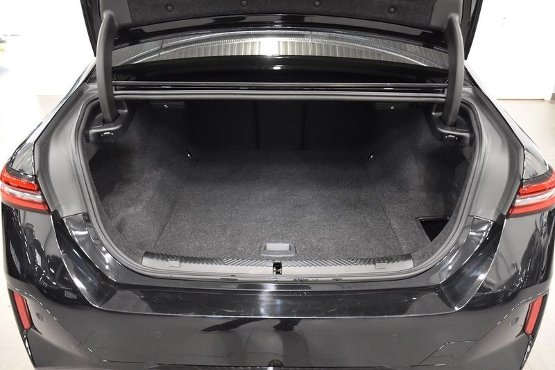 BMW i5 bild 32