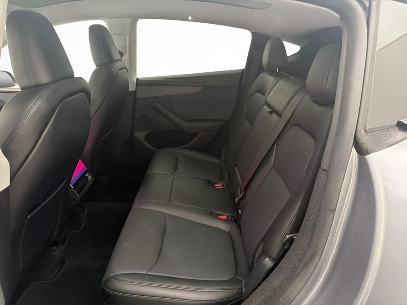 Tesla Model Y bild 15