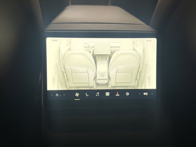 Tesla Model Y bild 29