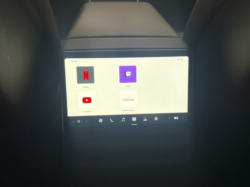 Tesla Model Y bild 28