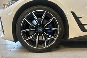 BMW i4 bild 8