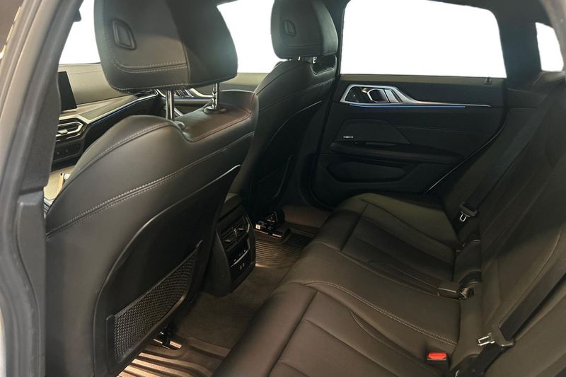 BMW i4 bild 12