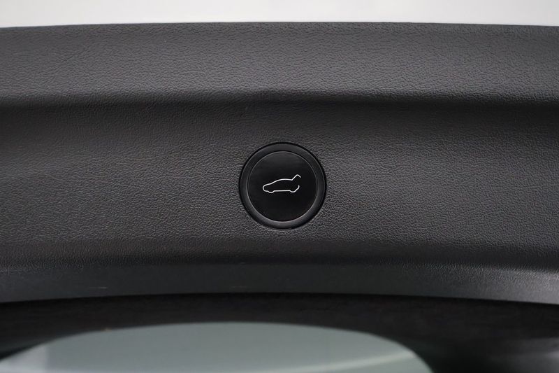 Tesla Model Y bild 24
