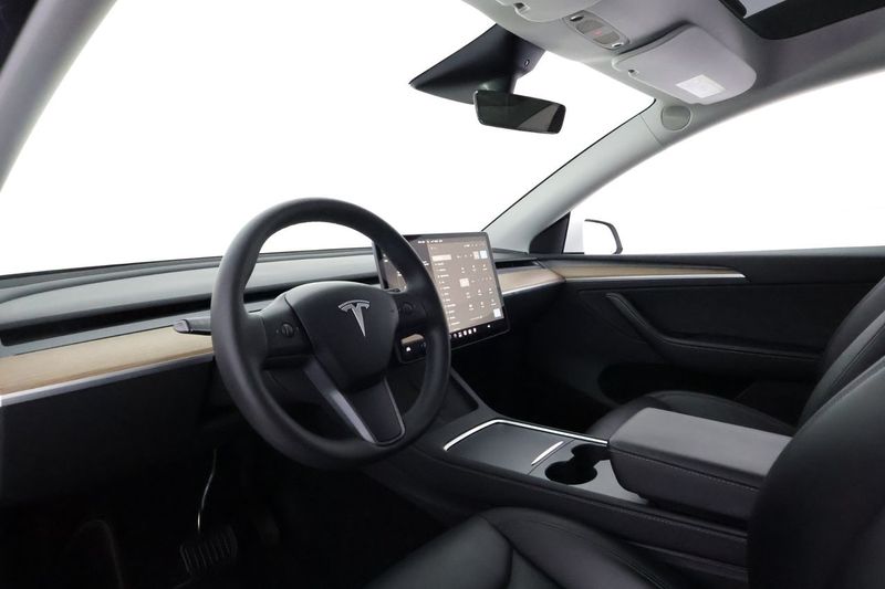 Tesla Model Y bild 11
