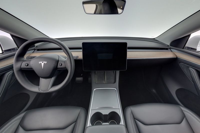 Tesla Model Y bild 13