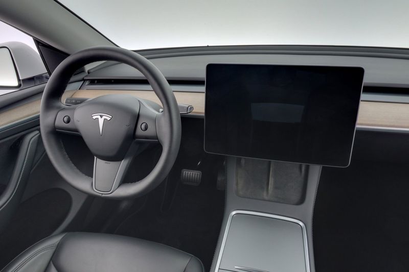 Tesla Model Y bild 15
