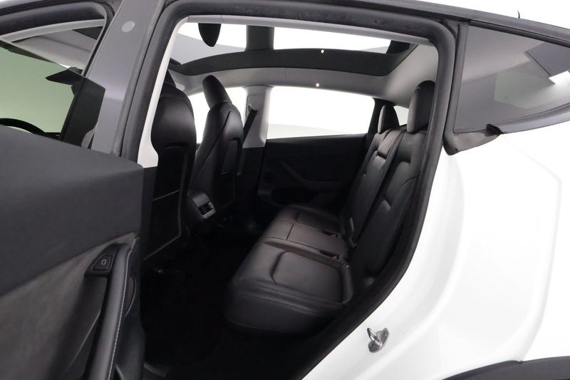 Tesla Model Y bild 12