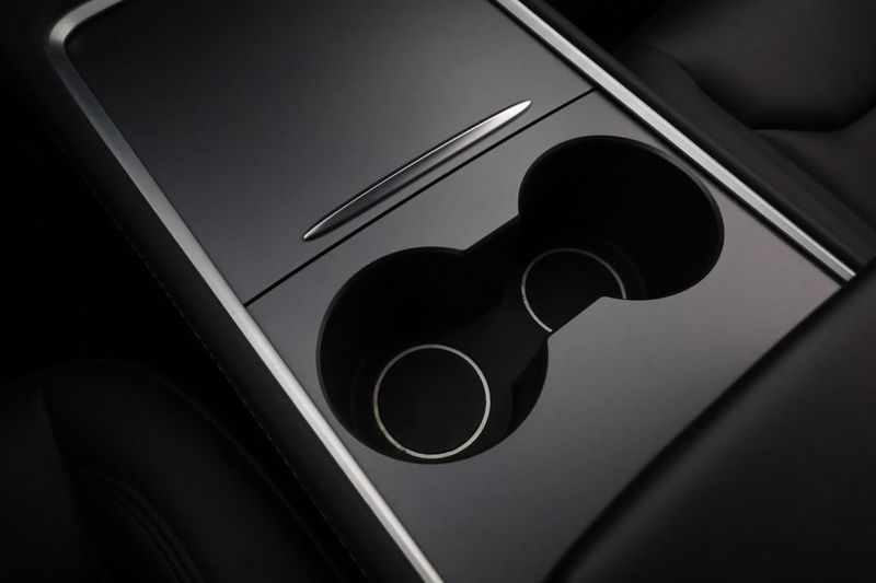 Tesla Model Y bild 21