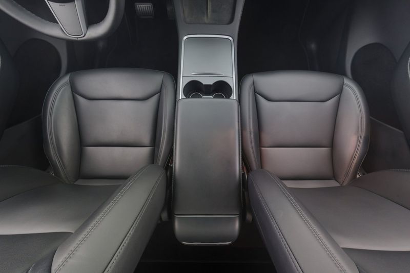 Tesla Model Y bild 14