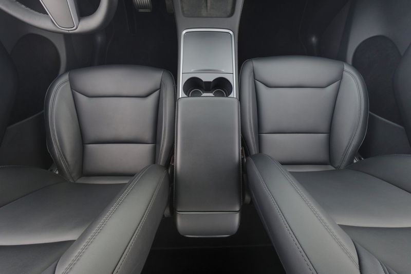 Tesla Model Y bild 14