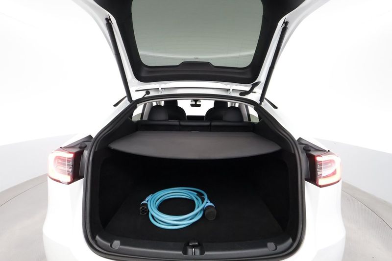 Tesla Model Y bild 25