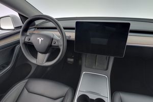 Tesla Model Y bild 15