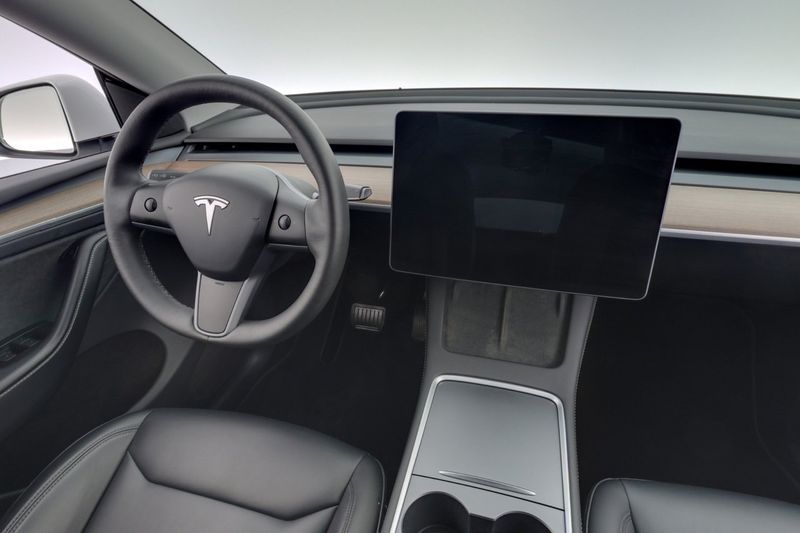 Tesla Model Y bild 15