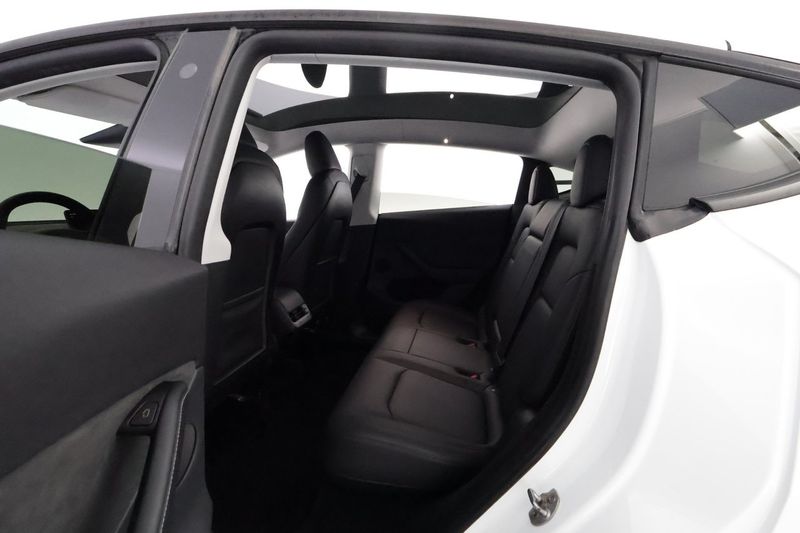 Tesla Model Y bild 12