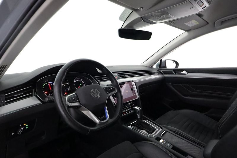Volkswagen Passat bild 11