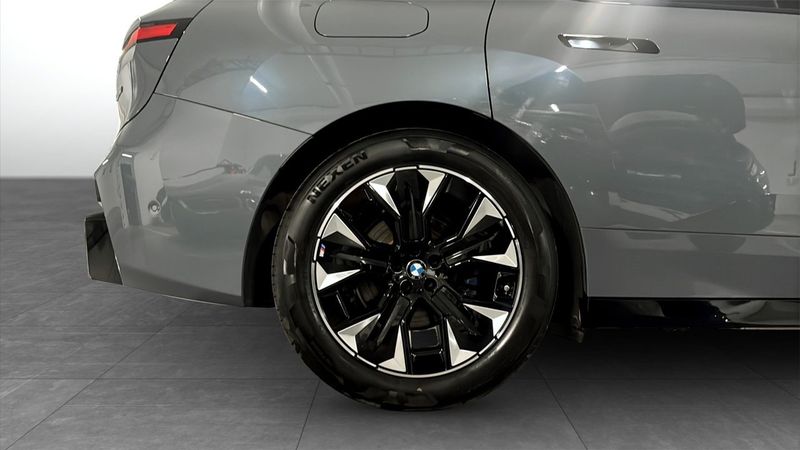 BMW iX bild 9
