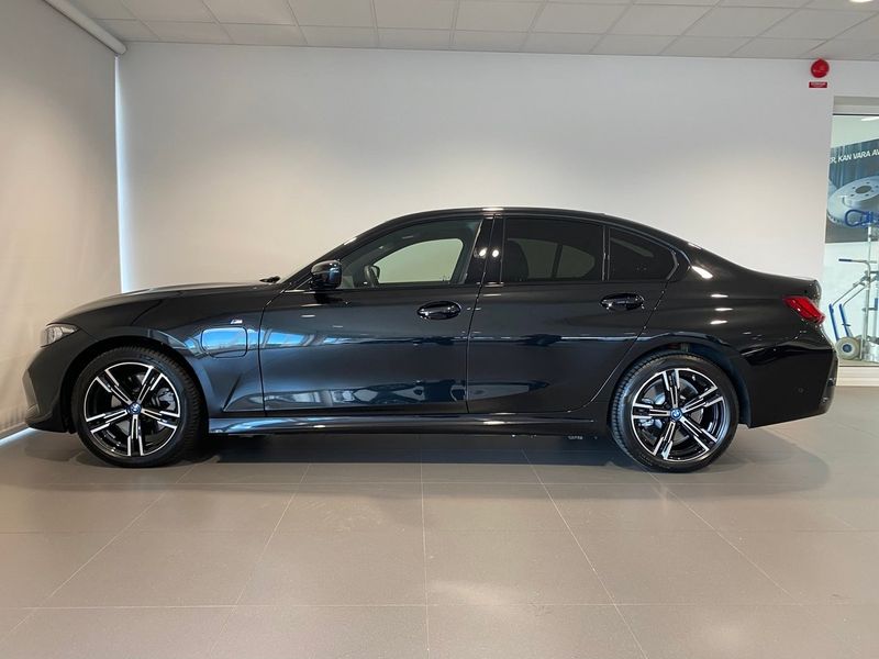 BMW 330 bild 2