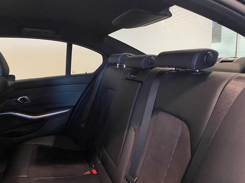 BMW 330 bild 8