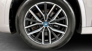 BMW iX1 bild 9