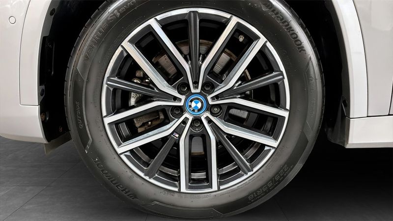 BMW iX1 bild 9