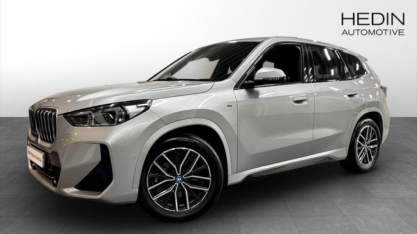 BMW iX1 xDrive30 M Sport Rattvärm Pano Drag H/K HUD - 2023