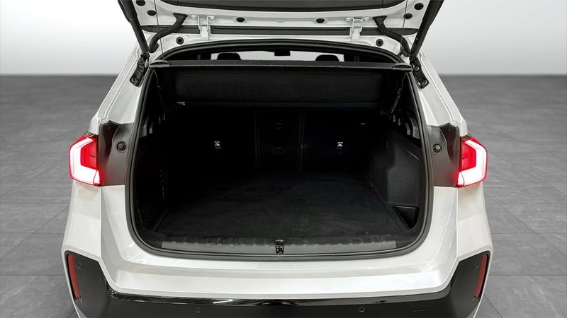 BMW iX1 bild 10