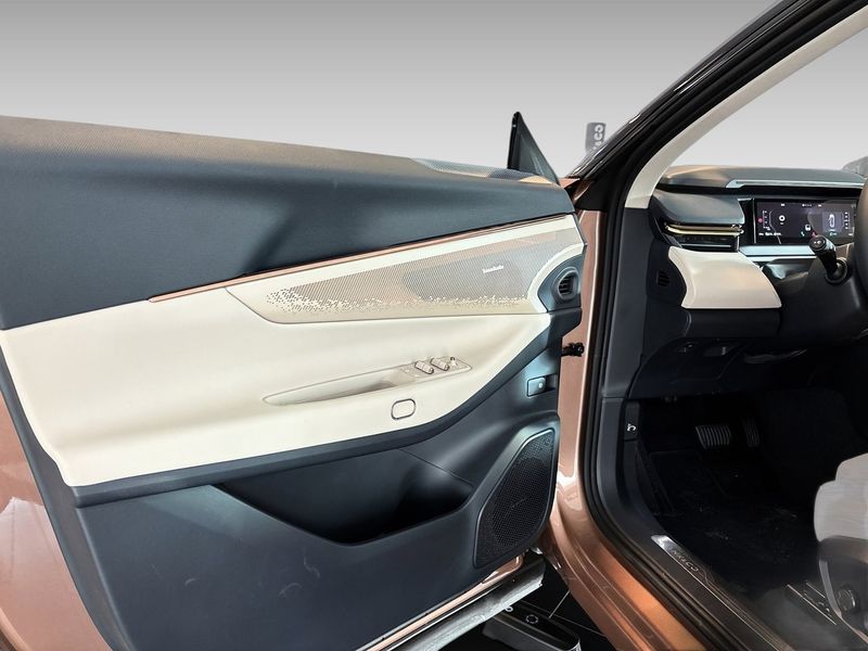 Lynk & Co 08 bild 9