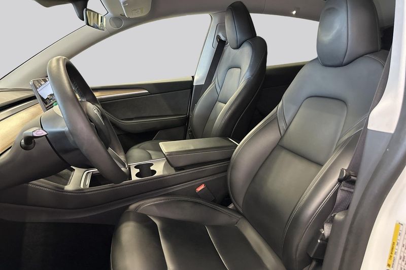 Tesla Model Y bild 8