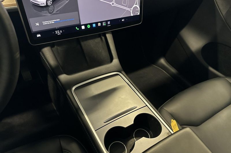 Tesla Model Y bild 12
