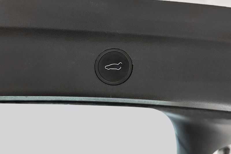 Tesla Model Y bild 15