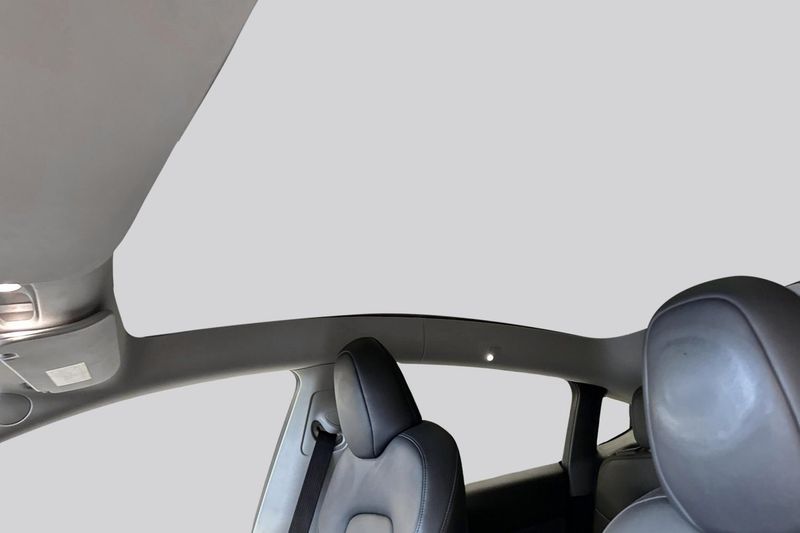 Tesla Model Y bild 18
