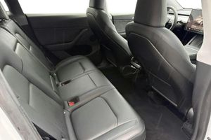 Tesla Model Y bild 8