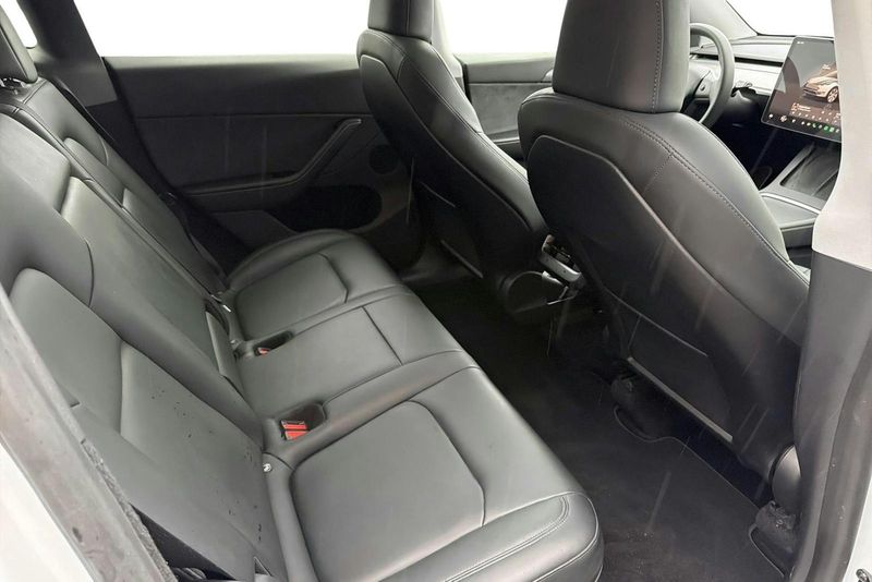 Tesla Model Y bild 8