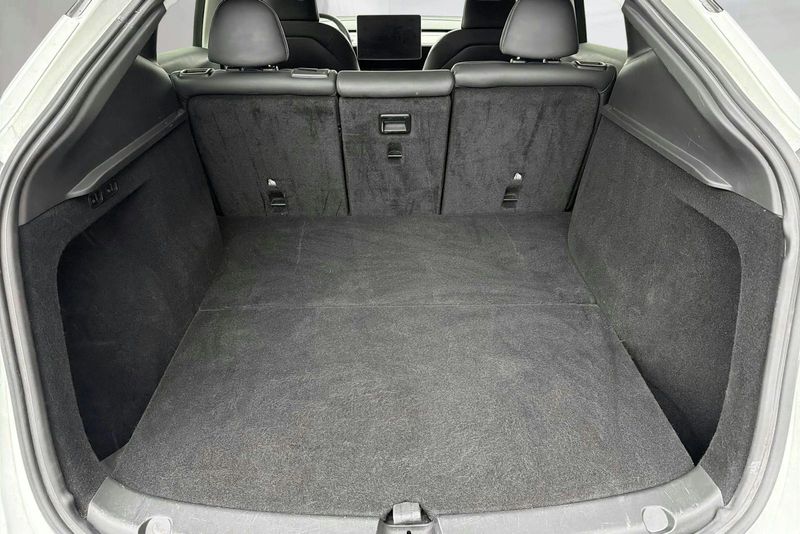 Tesla Model Y bild 9