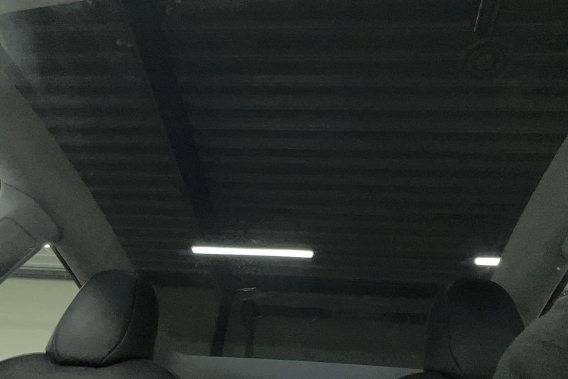 Tesla Model Y bild 16