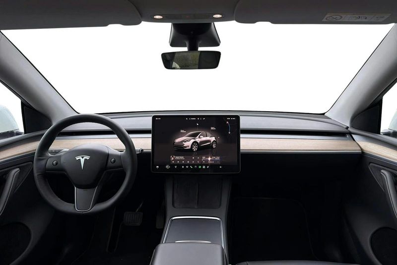 Tesla Model Y bild 6