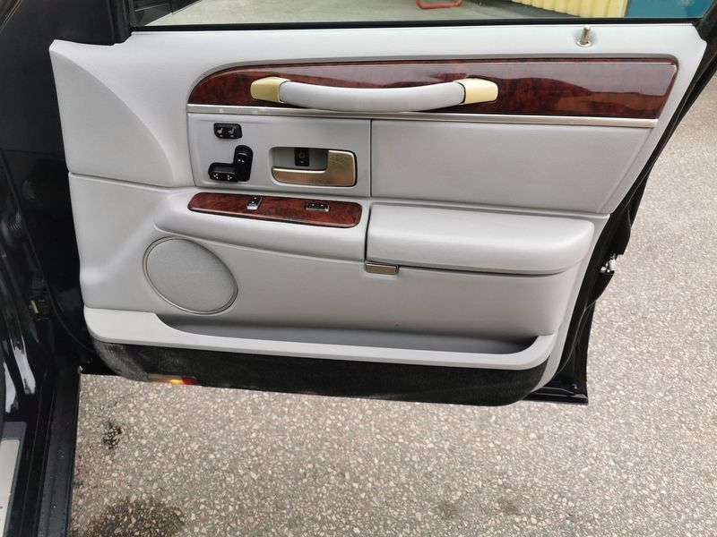 Lincoln Town Car bild 5