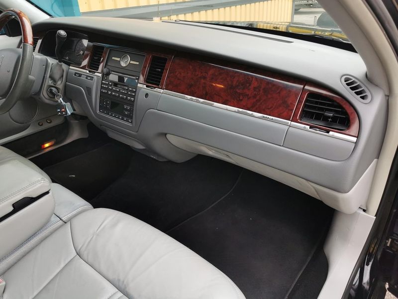 Lincoln Town Car bild 6