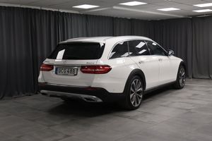 Mercedes E220 bild 2