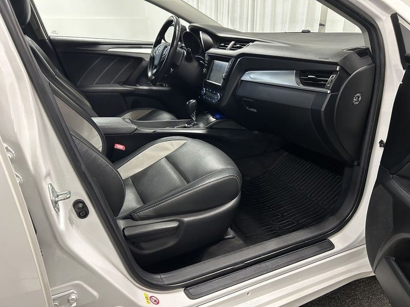 Toyota Avensis bild 7